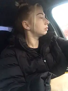 Reina Cummings online show from 10-07-25, 05:08