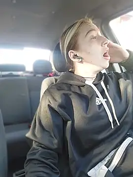 Reina Cummings online show from 04-15-26, 05:02