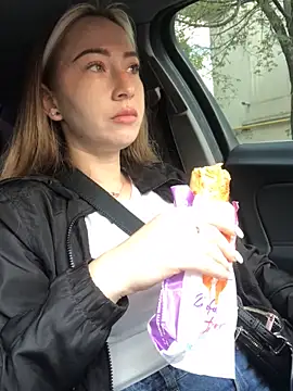 Reina Cummings online show from 09-12-25, 04:56