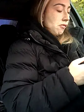 Reina Cummings online show from 10-15-25, 05:06