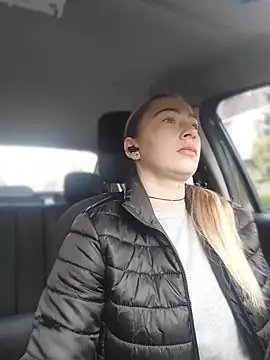 Reina Cummings online show from 04-17-26, 05:10