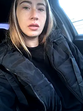 Reina Cummings online show from 09-28-25, 04:41