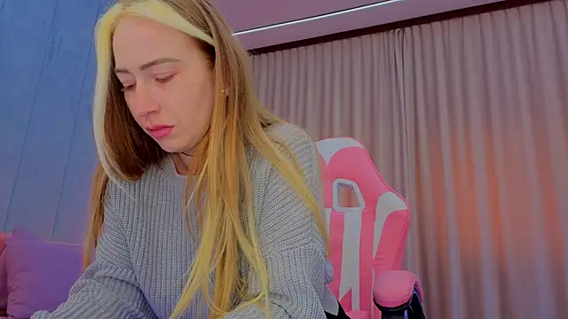 Reina Cummings online show from 11-07-25, 07:24