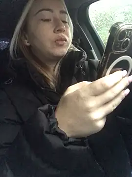 Reina Cummings online show from 10-03-25, 04:58