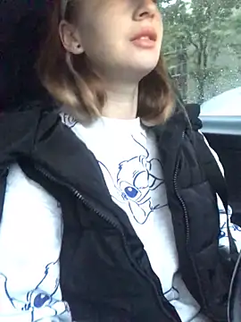 Reina Cummings online show from 09-30-25, 04:40