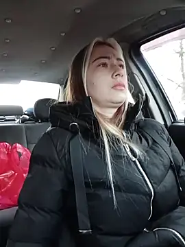 Reina Cummings online show from 11-26-25, 05:51