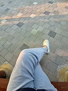 Snapshot of starvingo2002 chatting on 10-25-25, 08:02 starvingo2002 online show from 10-25-25, 08:02