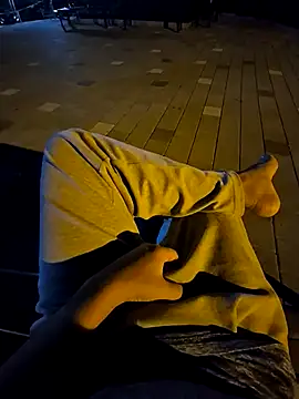 Snapshot of starvingo2002 chatting on 09-23-25, 12:01 starvingo2002 online show from 09-23-25, 12:01