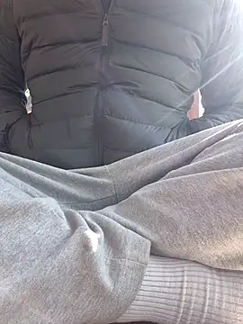 Snapshot of starvingo2002 chatting on 10-29-25, 01:48 starvingo2002 online show from 10-29-25, 01:48