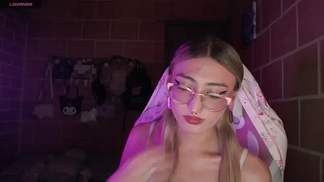 Snapshot of Andrea_camilaaa chatting on 05-29-26, 03:12 Andrea camilaaa online show from 05-29-26, 03:12