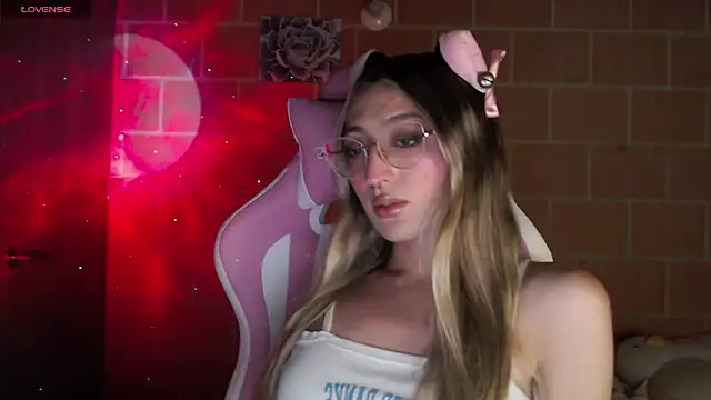 Snapshot of Andrea_camilaaa chatting on 09-09-25, 05:50 Andrea camilaaa online show from 09-09-25, 05:50