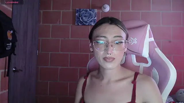 Snapshot of Andrea_camilaaa chatting on 10-07-25, 03:46 Andrea camilaaa online show from 10-07-25, 03:46