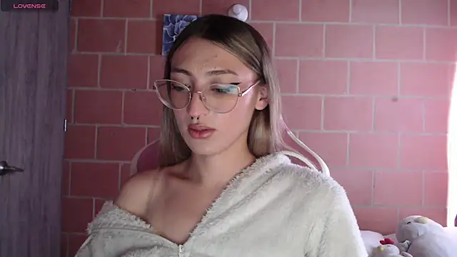 Snapshot of Andrea_camilaaa chatting on 09-09-25, 05:55 Andrea camilaaa online show from 09-09-25, 05:55