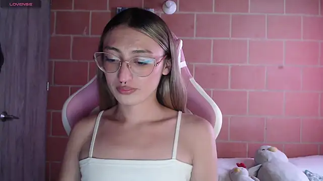 Snapshot of Andrea_camilaaa chatting on 09-10-25, 05:12 Andrea camilaaa online show from 09-10-25, 05:12