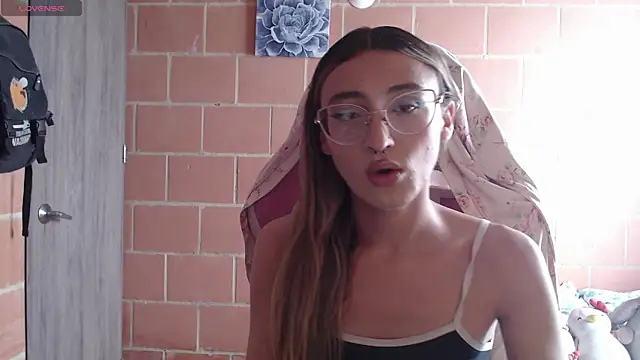 Snapshot of Andrea_camilaaa chatting on 10-14-25, 05:35 Andrea camilaaa online show from 10-14-25, 05:35