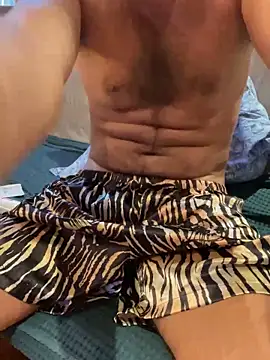 Snapshot of maxxoulax chatting on 10-13-25, 01:12 maxxoulax online show from 10-13-25, 01:12