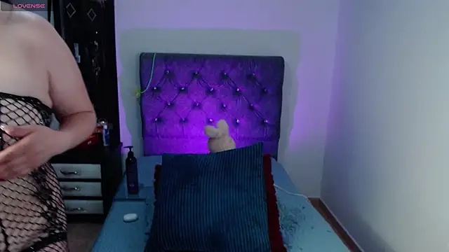 MaraDiaz11 online show from 11-15-25, 01:48