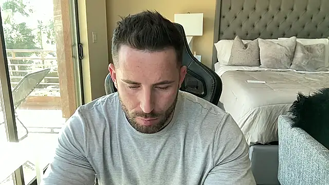 brettmycles28 online show from 10-31-25, 05:42