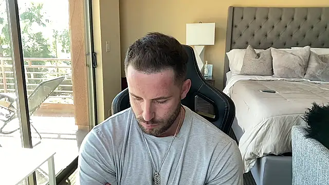 brettmycles28 online show from 10-30-25, 05:54