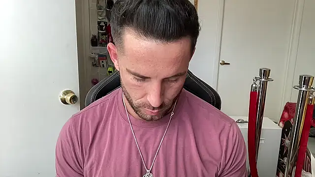 brettmycles28 online show from 06-11-26, 04:15