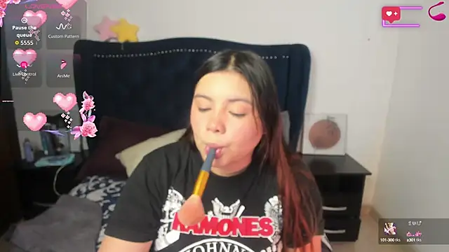 Snapshot of LucyPetit chatting on 09-23-25, 12:56 LucyPetit online show from 09-23-25, 12:56