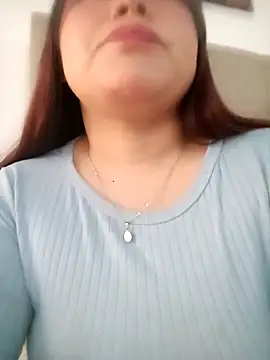 Snapshot of LucyPetit chatting on 09-29-25, 01:28 LucyPetit online show from 09-29-25, 01:28