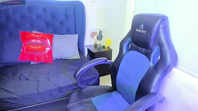 LucyPetit online show from 11-21-25, 12:48