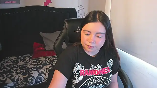 LucyPetit online show from 10-30-25, 12:58