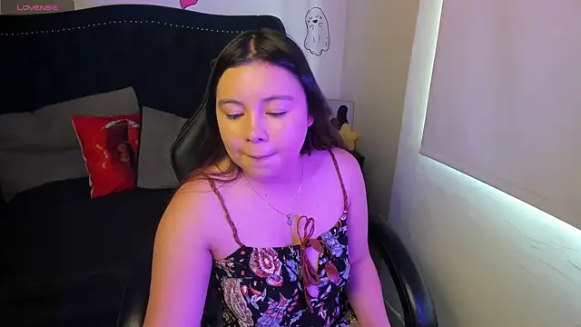 LucyPetit online show from 11-12-25, 01:04