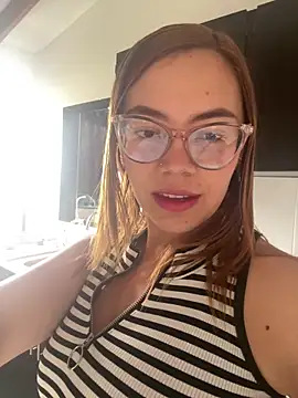 AlissonPeach01 online show from 09-18-25, 01:25