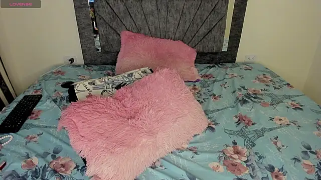 Laurasofia01 online show from 04-09-26, 03:19