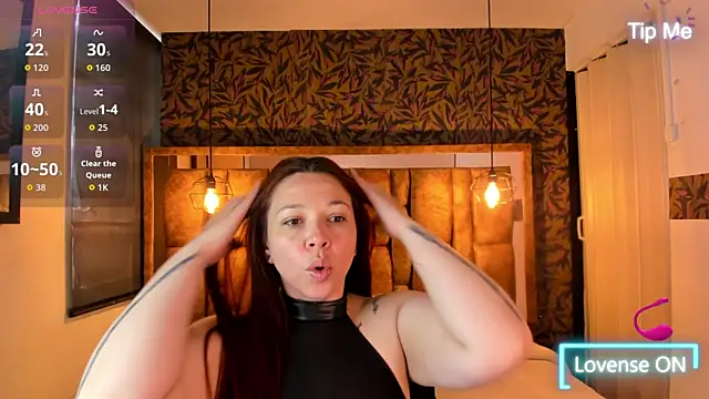 Snapshot of Isa_Thompson__ chatting on 11-25-25, 12:05 Isa Thompson online show from 11-25-25, 12:05