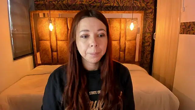 Snapshot of Isa_Thompson__ chatting on 11-29-25, 12:05 Isa Thompson online show from 11-29-25, 12:05