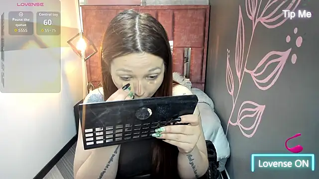 Isa Thompson   online show from 10-05-25, 12:29