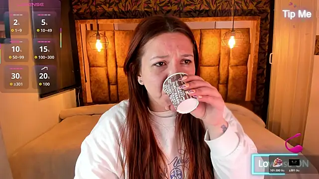 Snapshot of Isa_Thompson__ chatting on 11-06-25, 11:47 Isa Thompson online show from 11-06-25, 11:47