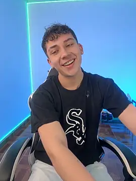 Snapshot of Casper___kyy chatting on 09-19-25, 06:01 Casper   kyy online show from 09-19-25, 06:01