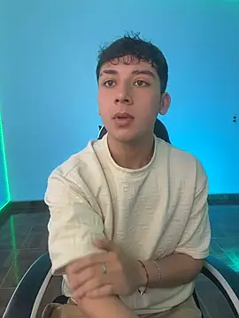 Snapshot of Casper___kyy chatting on 10-25-25, 07:25 Casper   kyy online show from 10-25-25, 07:25