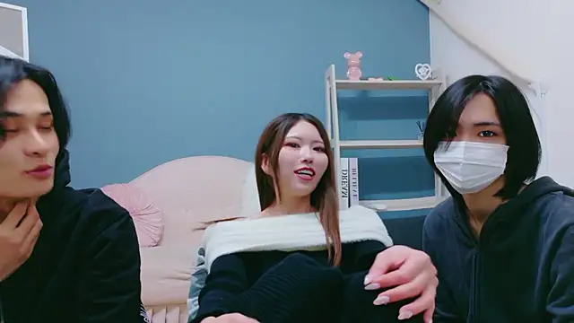 Reto-sama online show from 11-27-25, 01:22