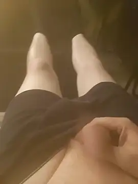 Lavoieya online show from 11-18-25, 03:54