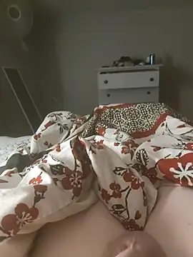 Lavoieya online show from 10-29-25, 06:12