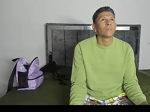 Snapshot of lindoshot_sexlove chatting on 09-21-25, 03:33 lindoshot sexlove online show from 09-21-25, 03:33
