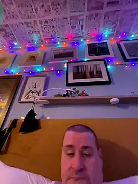 Snapshot of WriggleQuest chatting on 10-29-25, 09:03 WriggleQuest online show from 10-29-25, 09:03