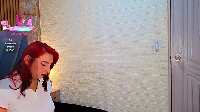Snapshot of angel__red_ chatting on 09-29-25, 12:28 angel red online show from 09-29-25, 12:28