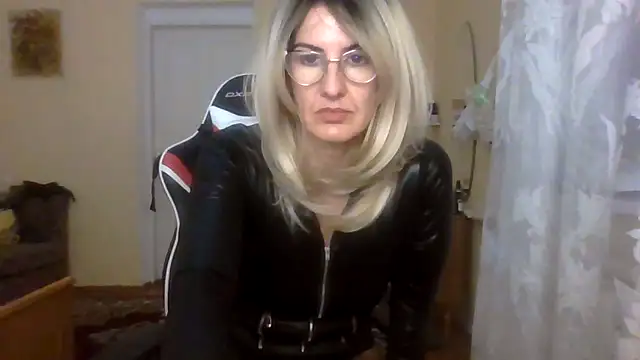 Snapshot of TianaQLove chatting on 09-19-25, 02:43 TianaQLove online show from 09-19-25, 02:43
