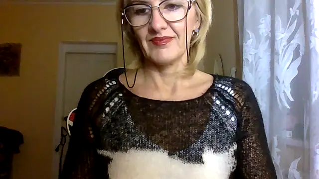 Snapshot of TianaQLove chatting on 10-10-25, 02:40 TianaQLove online show from 10-10-25, 02:40