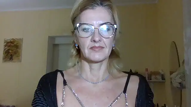 Snapshot of TianaQLove chatting on 10-20-25, 02:06 TianaQLove online show from 10-20-25, 02:06