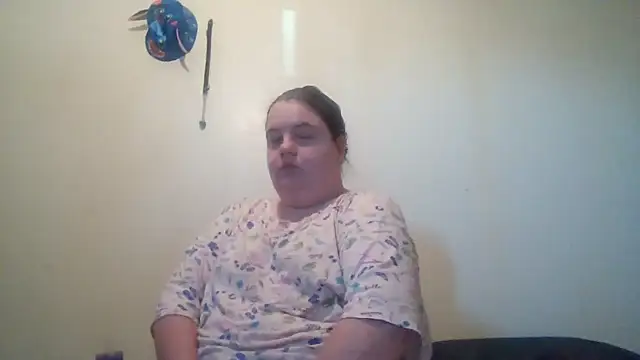 Snapshot of LittleBunny3 chatting on 10-14-25, 06:19 LittleBunny3 online show from 10-14-25, 06:19
