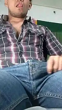 Snapshot of Bosssweet22cm chatting on 07-17-26, 07:11 Bosssweet22cm online show from 07-17-26, 07:11