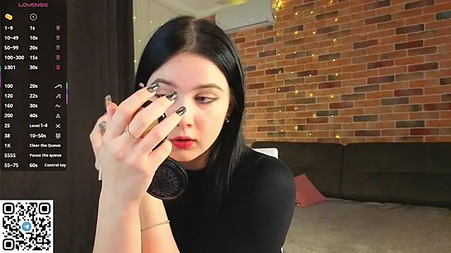 EnricaElis online show from 12-15-25, 08:14