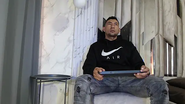 Morganandmegan online show from 11-08-25, 11:25